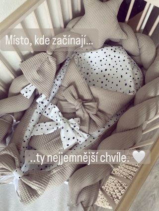 Pro inspiraci 🤍🖤🤎 Cena 2626Kč (110€) 🦢 #miminko #prvnichvilesmiminkem #tehotenství #tehotenstvo #ceskaprace #detskypokoj...